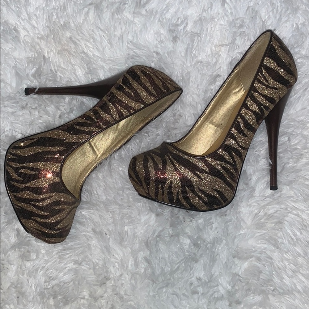 Round Toe Sparkled Pumps